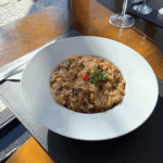 Risoto de parmesão com tiras de filé mignon (R$73,00)